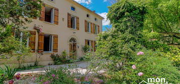 Très belle Girondine sur un remarquable jardin arboré de plus