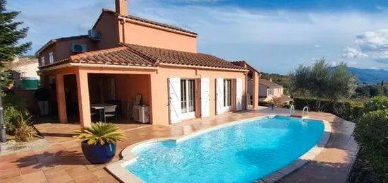 Villa 4 faces piscine sans vis a vis vue imprenable dans un joli village proche ceret