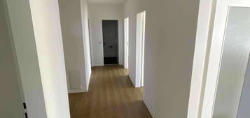 Große 3 Zimmer Wohnung mit Balkon