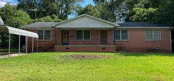 401 W  Pitts St, Clinton, SC 29325