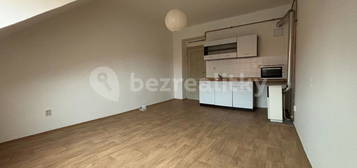 Pronájem bytu 1+kk 25 m², Za Poštou, Hlavní město Praha