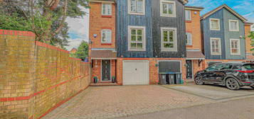 4 bedroom town house for sale