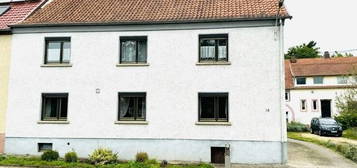 1-2 Familienhaus mit Ausbaureserve und 4 Garagen