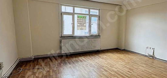 KURTULUŞ OTOBÜS DURAKLARINA YAKIN 2+1 KİRALIK DAİRE