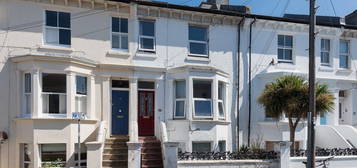 Flat to rent in Goldstone Road, Hove BN3