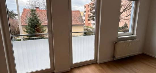 PRIVATVERKAUF: Helle 3-Zimmer Wohnung mit Innenhof-Parkplatz in Eggenberg | WG geeignet