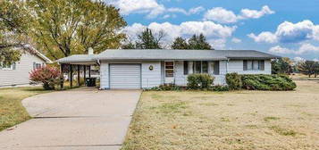 920 S Douglas Ave, Lyons, KS 67554