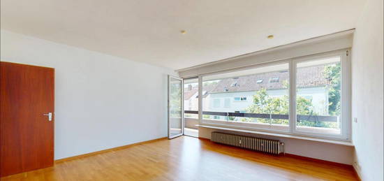 Helle und geräumige Wohnung mit Balkon