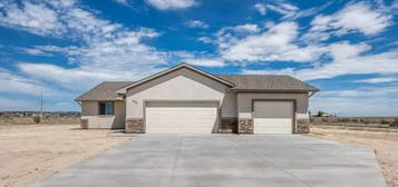 655 E Chelsea Dr, Pueblo West, CO 81007