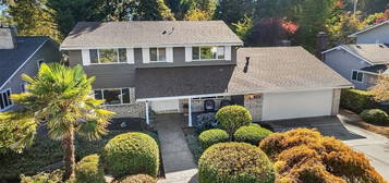 17313 NE 18th Pl, Bellevue, WA 98008