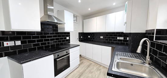 End terrace house to rent in Exeter Road, Croydon CR0