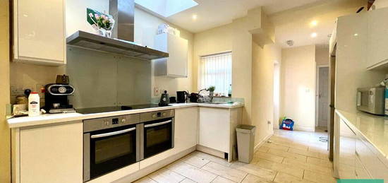 6 bedroom terraced house