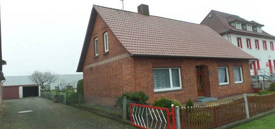 geräumiges Einfamilienhaus mit Garage und Teilgarten