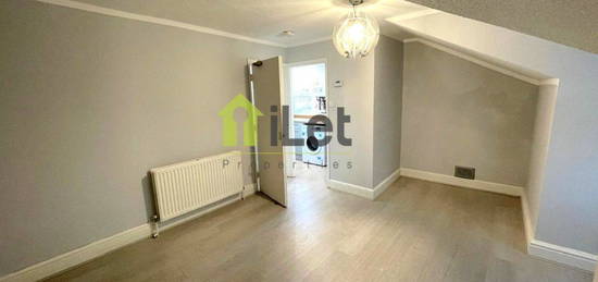 Flat to rent in Kingsley Park Terrace, Northampton NN2