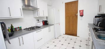 5 bed terraced house to rent