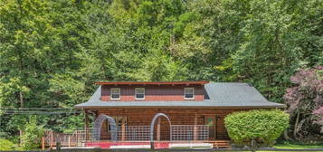 109 Turkey Foot Rd, Bell Acres, PA 15143