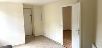 Studio  à louer, 1 pièce, 27 m², Étage 1/2