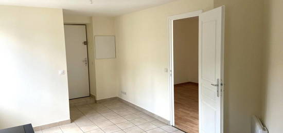 Studio  à louer, 1 pièce, 27 m², Étage 1/2