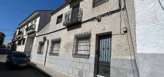 Chalet en calle Toledo en Olías del Rey