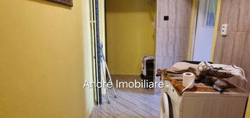 Apartament 3 camere semidecomandat, centrală termică, Craiovița Nouă