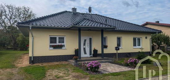 Bungalow - Baujahr 2019 - mit über 1000m² Grundstück in Protzen