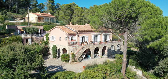 Gonfaron - Belle Villa de 260m² avec piscine et terrain de 3400m²