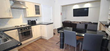 3 bed flat to rent