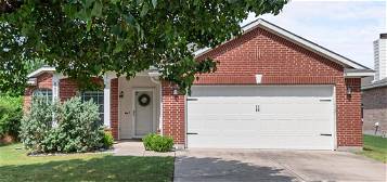 8512 Whispering Willow Ln, Fort Worth, TX 76134