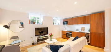 Flat to rent in Bay House, Kidderpore Avenue, Hampstead NW3