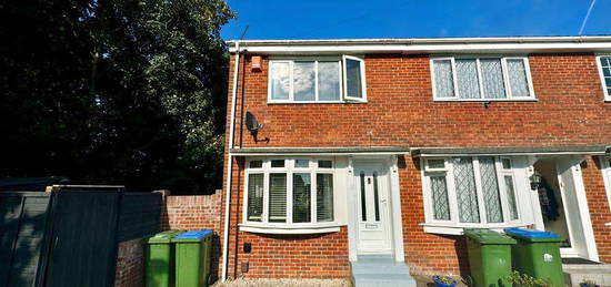 End terrace house for sale in Ticonderoga Gardens, Southampton SO19