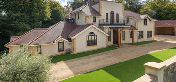 6 bedroom detached house for sale