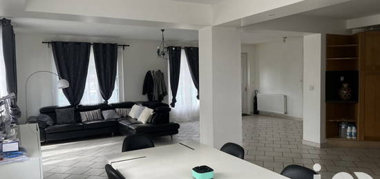 Maison 2 étages  à vendre, 7 pièces, 6 chambres, 235 m²