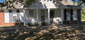 107 Apple Dr, Senatobia, MS 38668