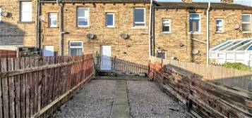 Terraced house to rent in Farfield Street, Cleckheaton, West Yorkshire BD19