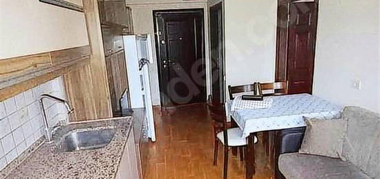 İstiklalde Hamamcıoğlu Apartlarında 1+1 Balkonlu