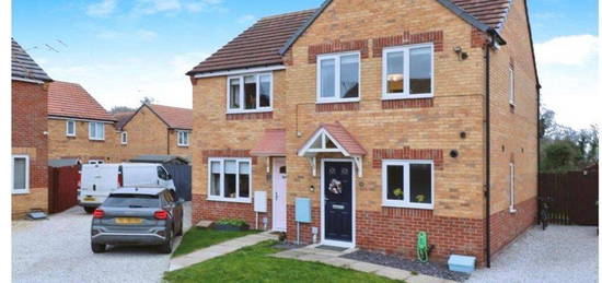 3 bed semi-detached house to rent