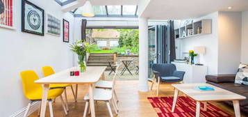 Maisonette for sale in Southborough Road, London E9