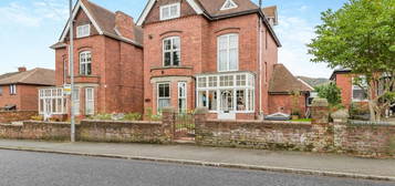 6 bedroom detached house for sale