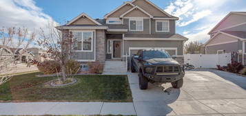 601 Gore Range Dr, Severance, CO 80550