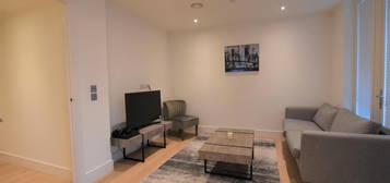 Flat to rent in Garnet Place, West Drayton UB7