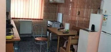 Inchiriez apartament 3 camere