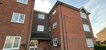 Flat to rent in Halleys Way, Houghton Regis LU5