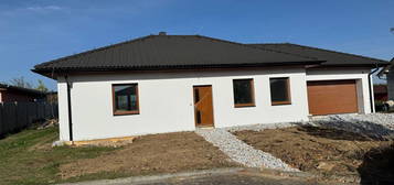 Dům, 180 m² + 951 m² pozemek, Valeč