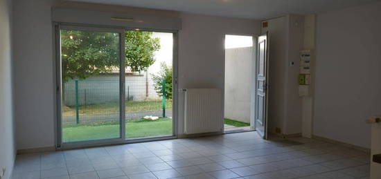 T3 duplex calme en rez de jardin avec garage ferme