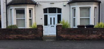 4 bedroom semi-detached house to rent