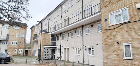 Flat for sale in Radcliffe Way, Yeading, Hayes UB5