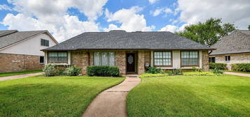 2803 Green Fields Dr, Sugar Land, TX 77479