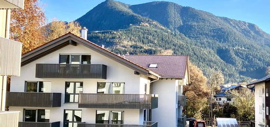 Erstbezug mit Balkon und EBK: Stilvolle 3-Raum-Wohnung in Garmisch-Partenkirchen