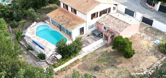 Propriété Villa Maison 2 logements /184m2 dont 35m2 de véranda /piscine 10.5x4.5m /double garage 40 m2 /superbe vue