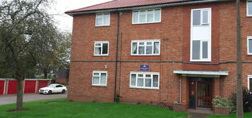 Flat to rent in Warstones Gardens, Wolverhampton, West Midlands WV4